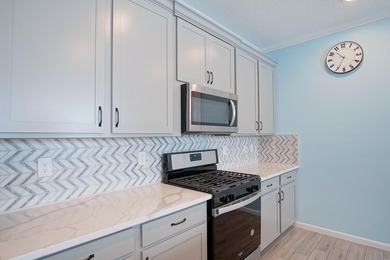 Endless natural light and low maintenance single-level living - photo 5