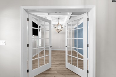 Welcome to this beautifully appointed 4-bedroom, 3.5-bathroom - photo 5