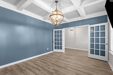 Welcome to this beautifully appointed 4-bedroom, 3.5-bathroom - photo 7