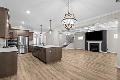 Welcome to this beautifully appointed 4-bedroom, 3.5-bathroom - photo 10