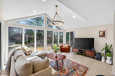 This stunning Mid-Century Modern residence is a professional's - photo 6