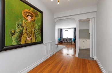 Welcome to Romney Hall, a charming prewar co-op in the heart of - photo 5