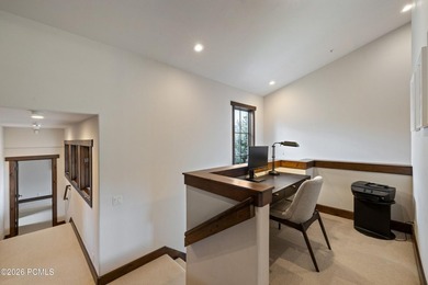There aren't many homes where you can watch a golf shot land - photo 29