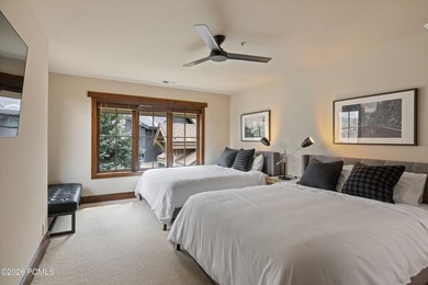 There aren't many homes where you can watch a golf shot land - photo 32