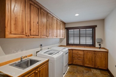 There aren't many homes where you can watch a golf shot land - photo 35