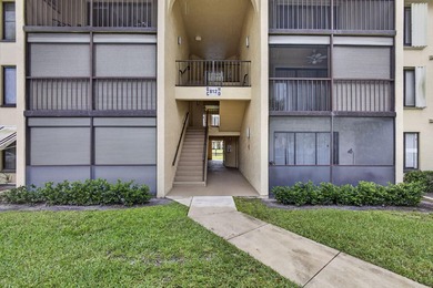 Enjoy peaceful lake views from this condo w/ living/dining room - photo 2
