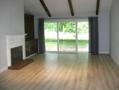 Great find at the Pointe! Completely renovated condo on a - photo 2
