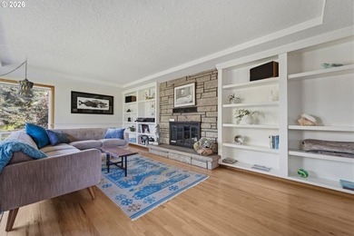 Beautifully updated classic 1959 Mid-Century ranch situated on a - photo 3
