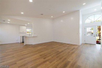 Exceptionally renovated Naples residence with NO HOA - minutes - photo 4