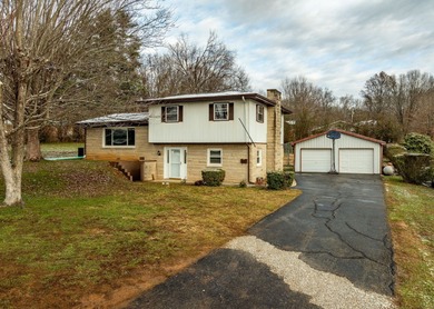 Lake Cumberland Home For Sale in Monticello Kentucky