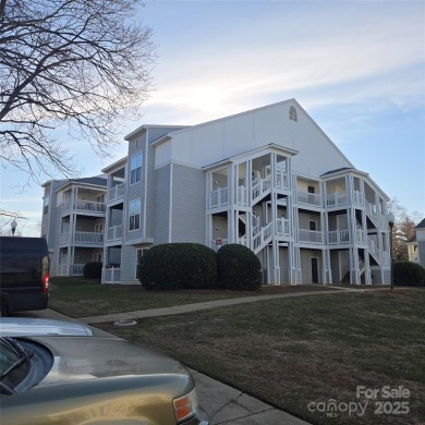 Lake Condo For Sale in Lake Wylie, South Carolina