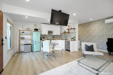 Stylish and modern, this fully remodeled 1 bedroom, 1 bathroom - photo 10
