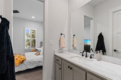 Sophisticated contemporary design and turnkey luxury come - photo 22