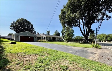 Welcome to this warm, generous-size Ranch where the solid - photo 3