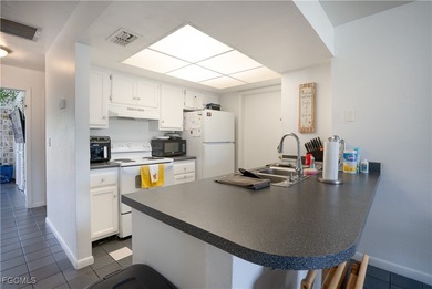 Welcome to 931/933 SE 23rd Place - a well-maintained duplex - photo 9