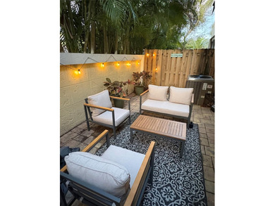 Located in an upscale, relaxed, coastal beach town of East - photo 20