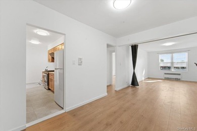 Oversized one-bedroom unit in the heart of Rego Park offering - photo 2