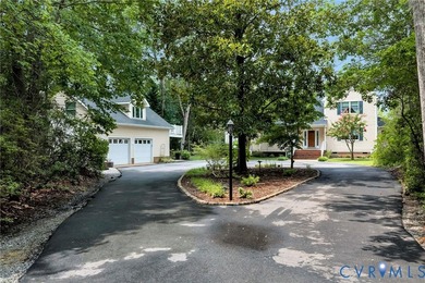 Privacy, tranquility and WATERFRONT! This custom transitional - photo 2