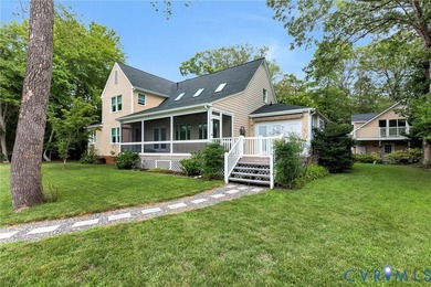 Privacy, tranquility and WATERFRONT! This custom transitional - photo 5