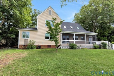 Privacy, tranquility and WATERFRONT! This custom transitional - photo 7
