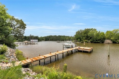 Privacy, tranquility and WATERFRONT! This custom transitional - photo 8