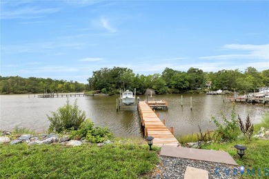 Privacy, tranquility and WATERFRONT! This custom transitional - photo 9