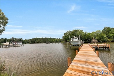 Privacy, tranquility and WATERFRONT! This custom transitional - photo 10