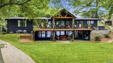 Just Listed! A Fabulous & truly one-of-a-kind 4BR/4.5BA - photo 3