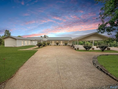 Ultimate Luxury & Privacy With this Stunning & Unique Estate - photo 3