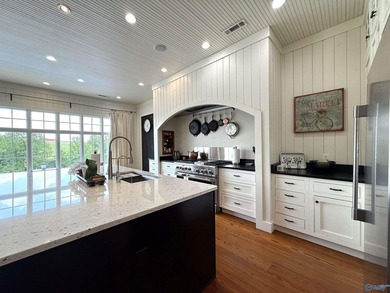 Ultimate Luxury & Privacy With this Stunning & Unique Estate - photo 8