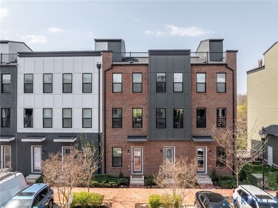Experience elevated city living in this exceptional modern 3 Bed - photo 1