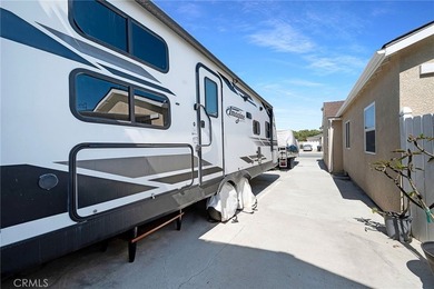 Spacious remodeled 3-bedroom home with an additional room ideal - photo 21