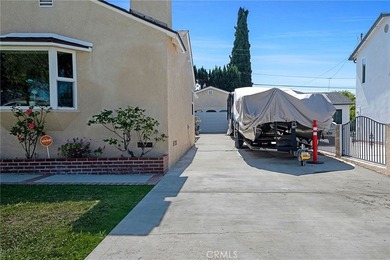 Spacious remodeled 3-bedroom home with an additional room ideal - photo 23