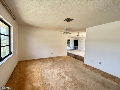 This is a HUD bank foreclosure #095-028539, located at 3419 SE - photo 4