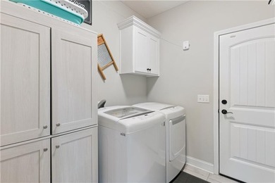 IMMACULATE AND GORGEOUS! IMPECCABLE landscaping! Great open - photo 20