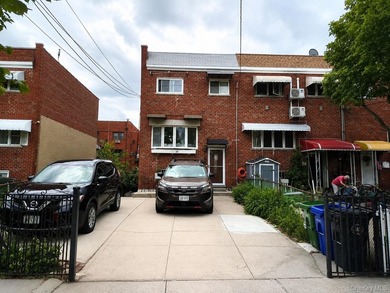 This well-maintained 3-bedroom, 1 full bath, and 2 half-bath - photo 1