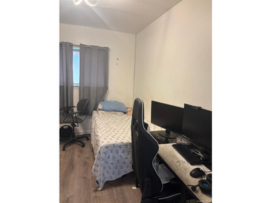 This well-maintained 3-bedroom, 1 full bath, and 2 half-bath - photo 4