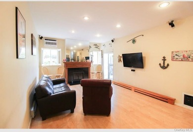 Enjoy breathtaking waterfront views of both the Throggs Neck and - photo 11