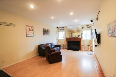 Enjoy breathtaking waterfront views of both the Throggs Neck and - photo 12