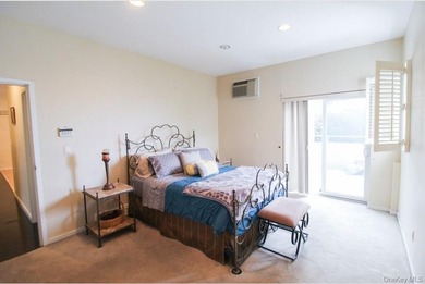 Enjoy breathtaking waterfront views of both the Throggs Neck and - photo 18