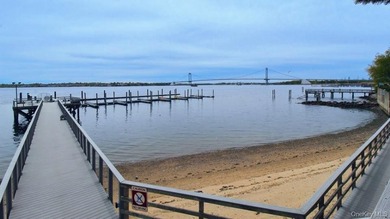 Enjoy breathtaking waterfront views of both the Throggs Neck and - photo 23