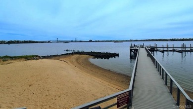 Enjoy breathtaking waterfront views of both the Throggs Neck and - photo 24