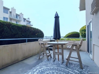 Enjoy breathtaking waterfront views of both the Throggs Neck and - photo 25