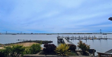 Enjoy breathtaking waterfront views of both the Throggs Neck and - photo 26