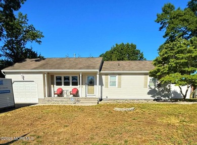 Beautiful 3-bedroom, 2 full bath home located in a desirable - photo 1