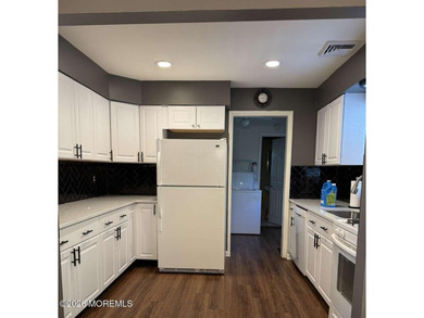 Beautiful 3-bedroom, 2 full bath home located in a desirable - photo 2