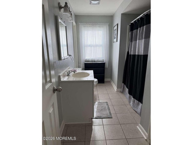 Beautiful 3-bedroom, 2 full bath home located in a desirable - photo 5
