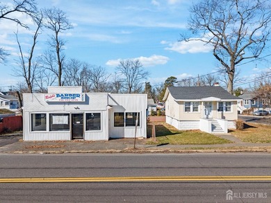 Devoe Lake Home For Sale in Spotswood New Jersey