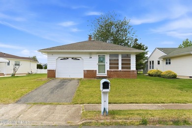 Move right into this bright and airy home! Open concept floor - photo 1