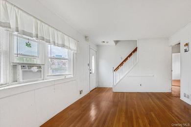 Charming 4-bedroom, 2-bath Cape in a desirable Massapequa - photo 4